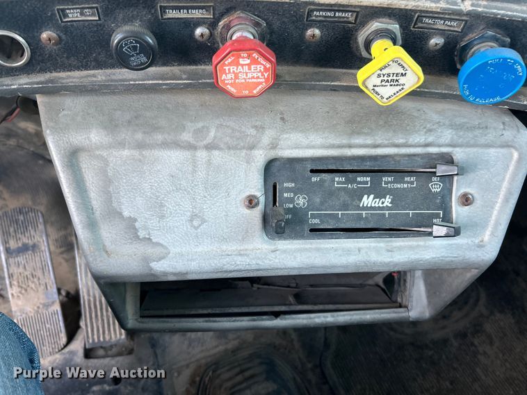 image for item ET3102 2000 Mack RD688S  roll-off container truck