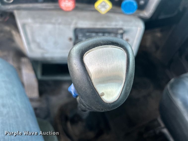 image for item ET3102 2000 Mack RD688S  roll-off container truck