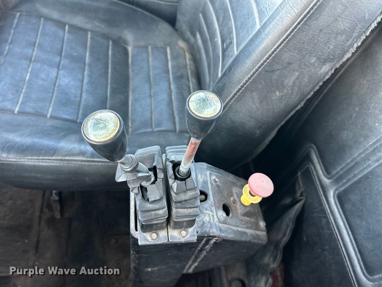 image for item ET3102 2000 Mack RD688S  roll-off container truck