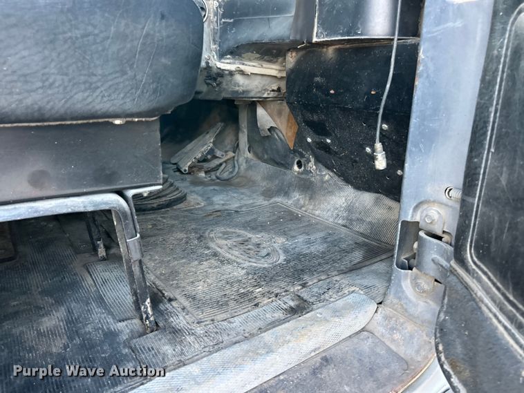 image for item ET3102 2000 Mack RD688S  roll-off container truck