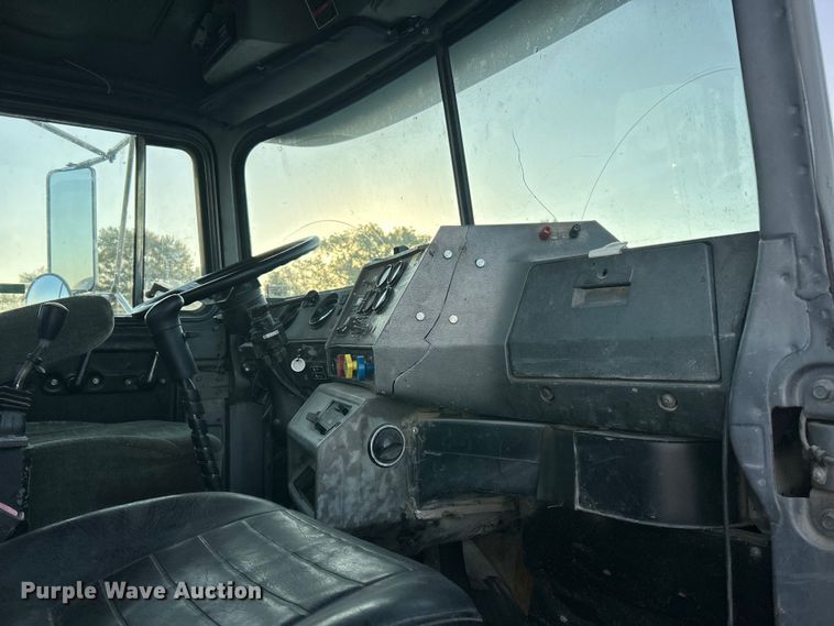 image for item ET3102 2000 Mack RD688S  roll-off container truck