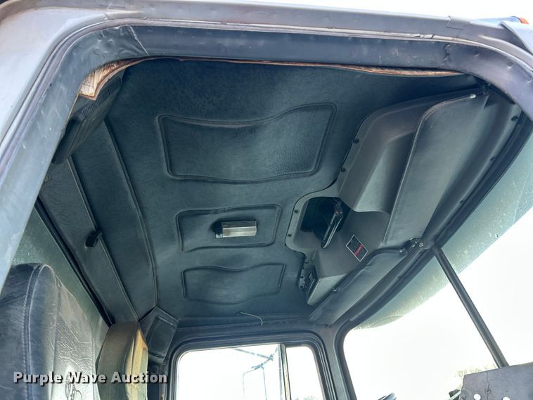 image for item ET3102 2000 Mack RD688S  roll-off container truck