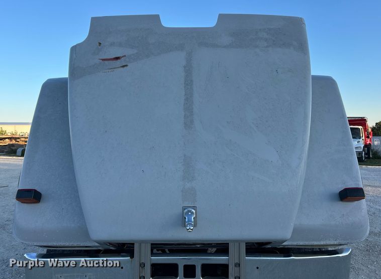 image for item ET3102 2000 Mack RD688S  roll-off container truck