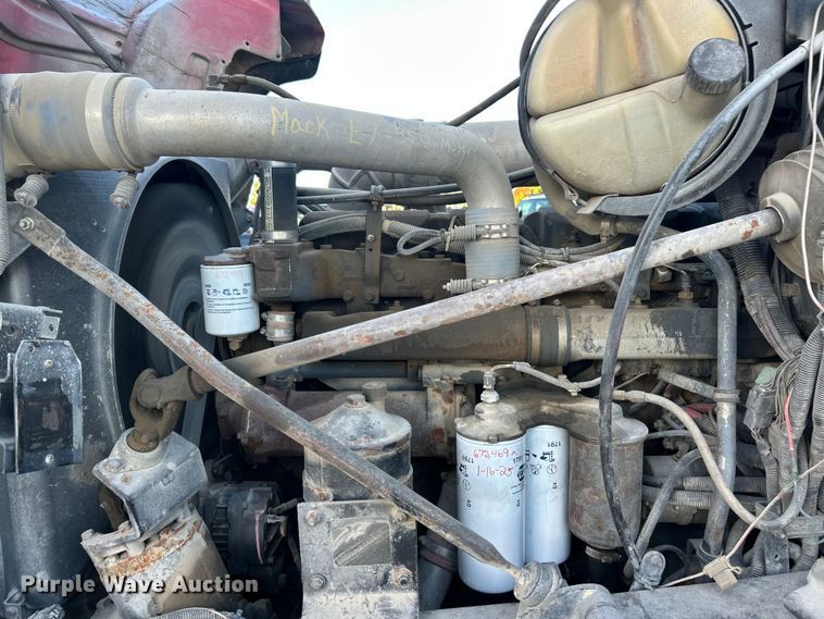 image for item ET3102 2000 Mack RD688S  roll-off container truck