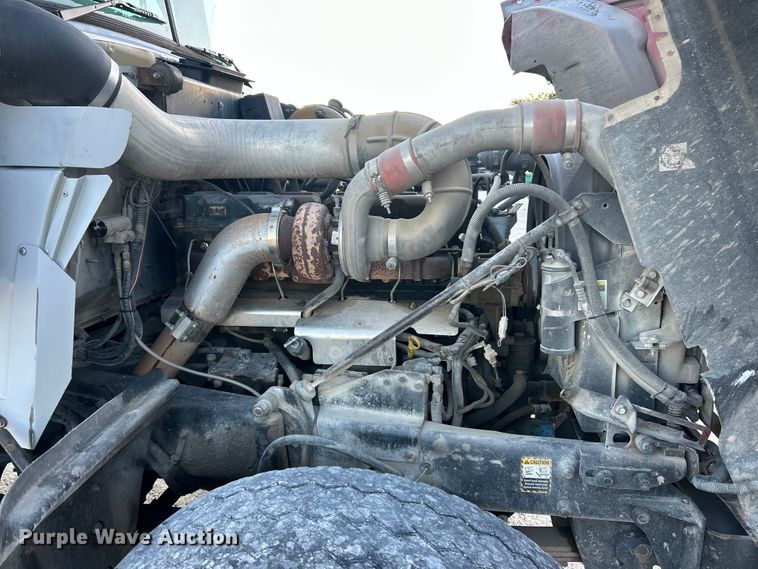 image for item ET3102 2000 Mack RD688S  roll-off container truck