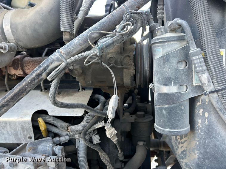 image for item ET3102 2000 Mack RD688S  roll-off container truck