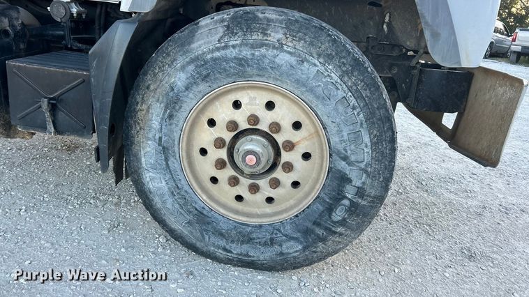 image for item ET3102 2000 Mack RD688S  roll-off container truck