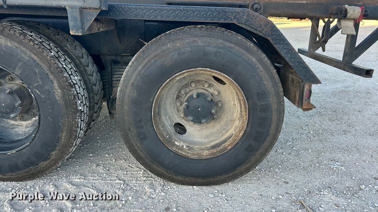 image for item ET3102 2000 Mack RD688S  roll-off container truck