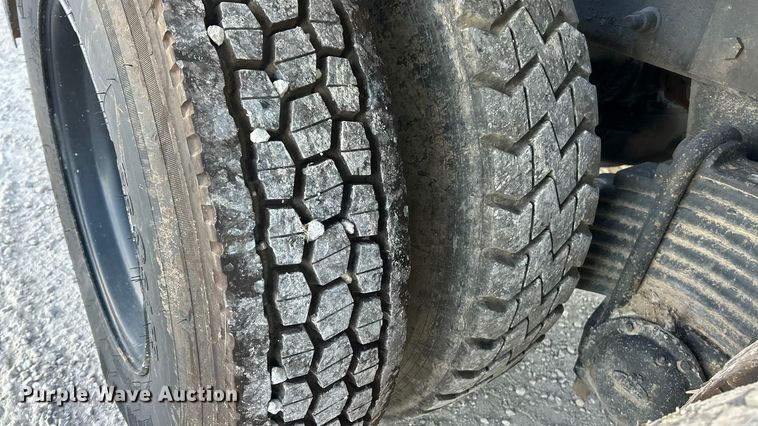 image for item ET3102 2000 Mack RD688S  roll-off container truck