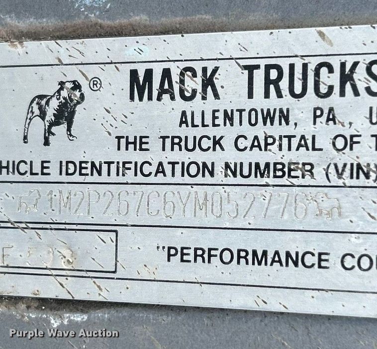 image for item ET3102 2000 Mack RD688S  roll-off container truck