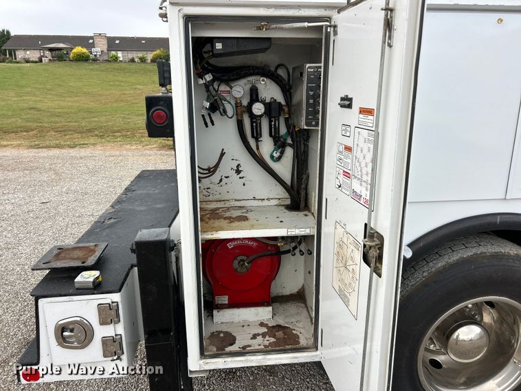 image for item ET3105 2017 Ford F750 Super Duty utility / service truck