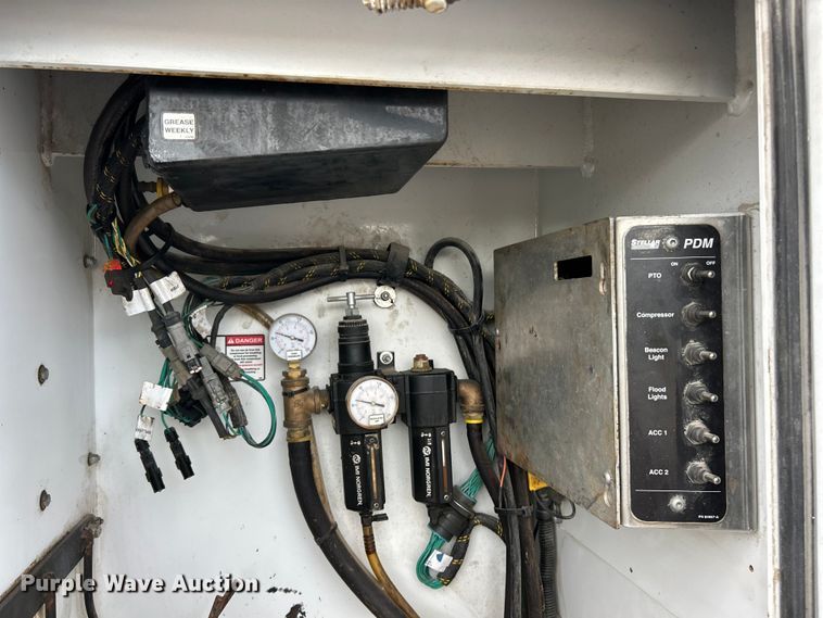 image for item ET3105 2017 Ford F750 Super Duty utility / service truck