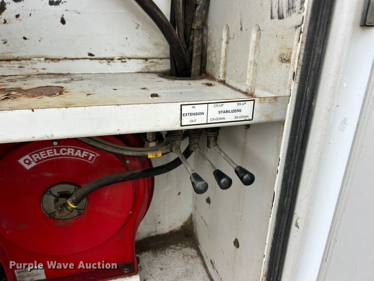 image for item ET3105 2017 Ford F750 Super Duty utility / service truck