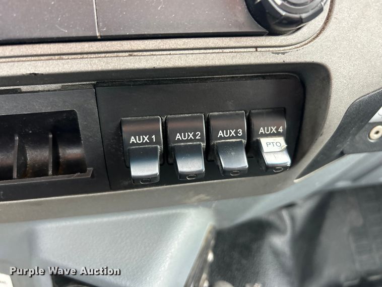 image for item ET3105 2017 Ford F750 Super Duty utility / service truck