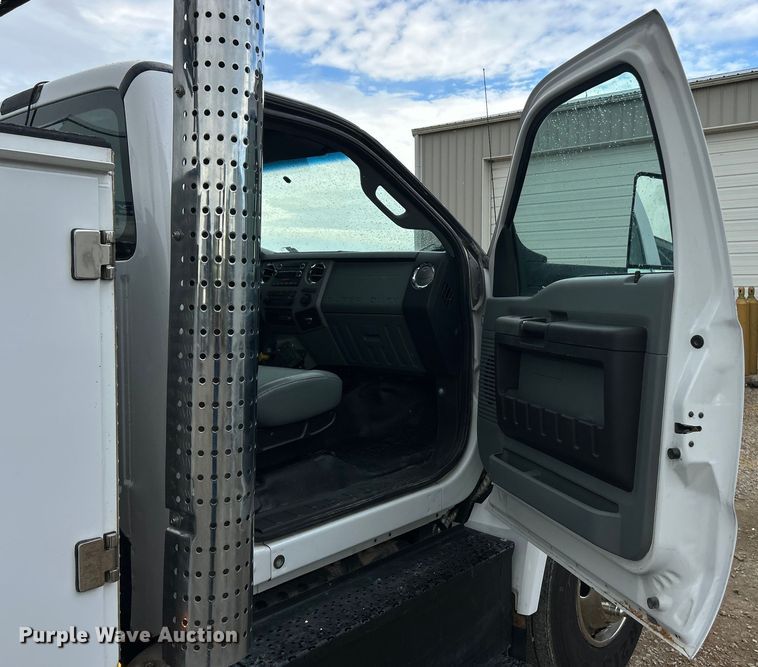 image for item ET3105 2017 Ford F750 Super Duty utility / service truck