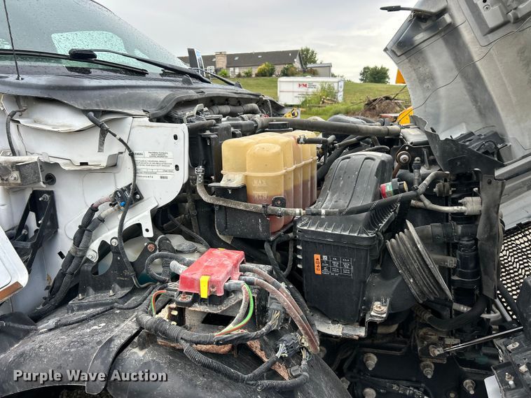 image for item ET3105 2017 Ford F750 Super Duty utility / service truck