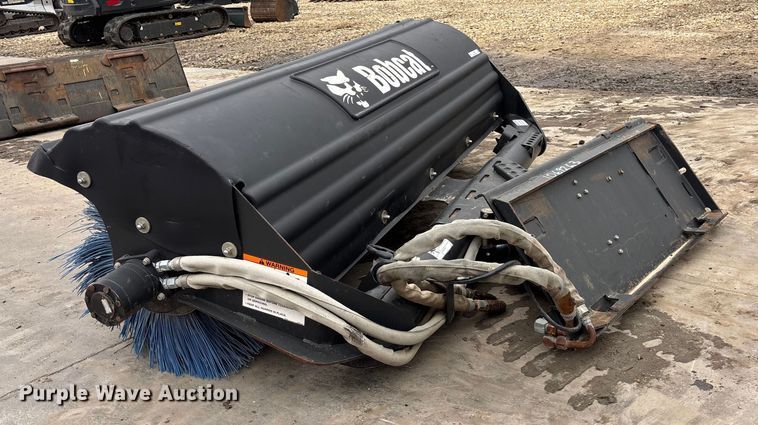 image for item ET4503 2013 Bobcat 84 Angle Broom skid steer broom