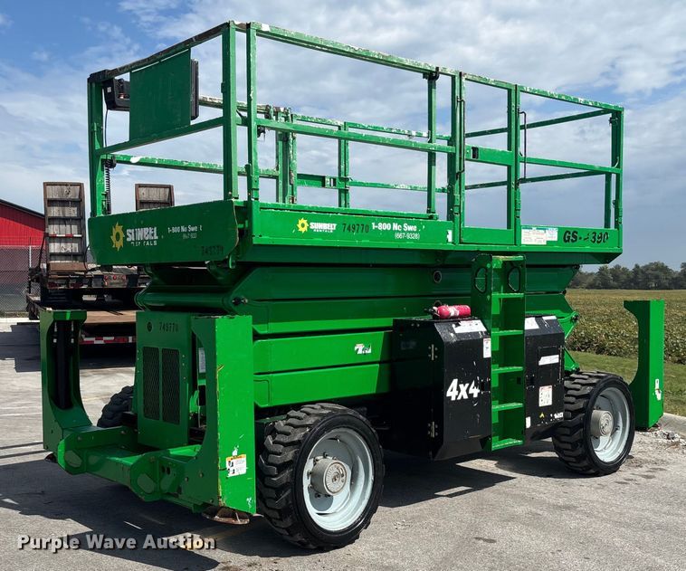 image for item ET4603 2015 Genie GS4390 scissor lift