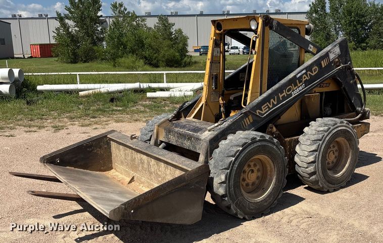 MINI CARGADOR SOBRE RUEDAS 1989 NEW HOLLAND L785