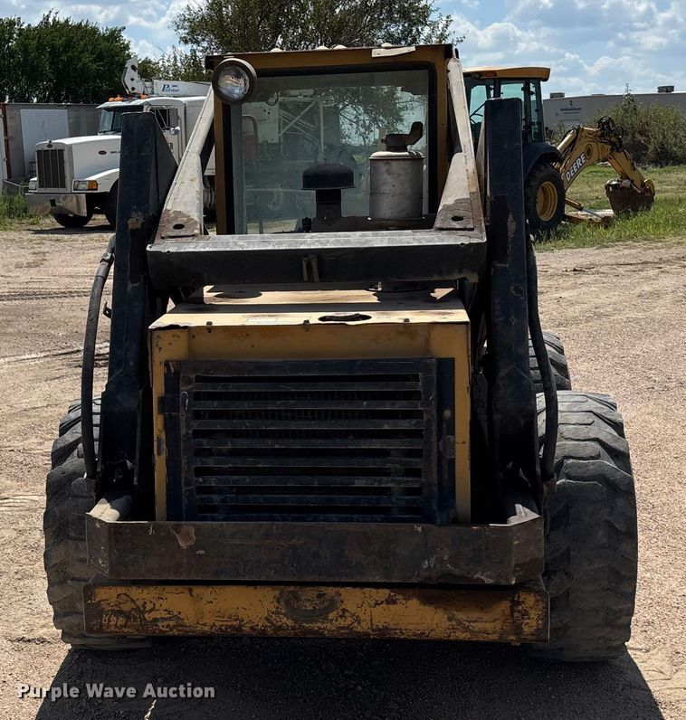 image for item ET8007 1989 New Holland L785 skid steer loader