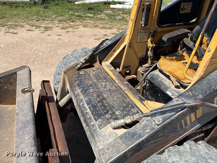 image for item ET8007 1989 New Holland L785 skid steer loader