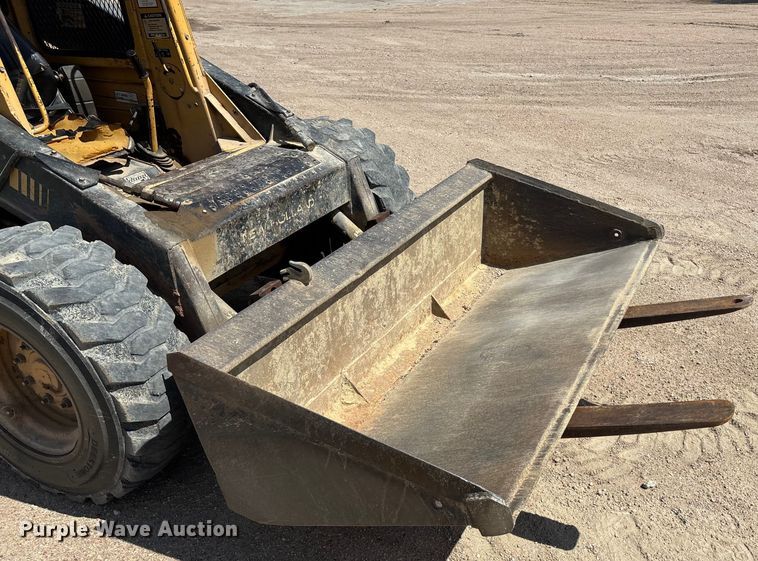 image for item ET8007 1989 New Holland L785 skid steer loader