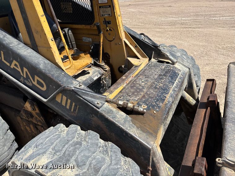 image for item ET8007 1989 New Holland L785 skid steer loader