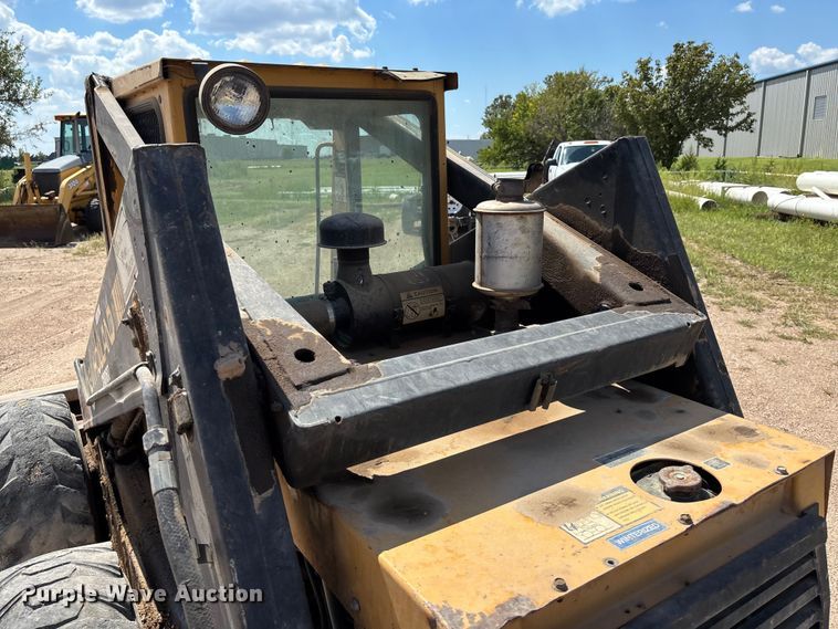 image for item ET8007 1989 New Holland L785 skid steer loader