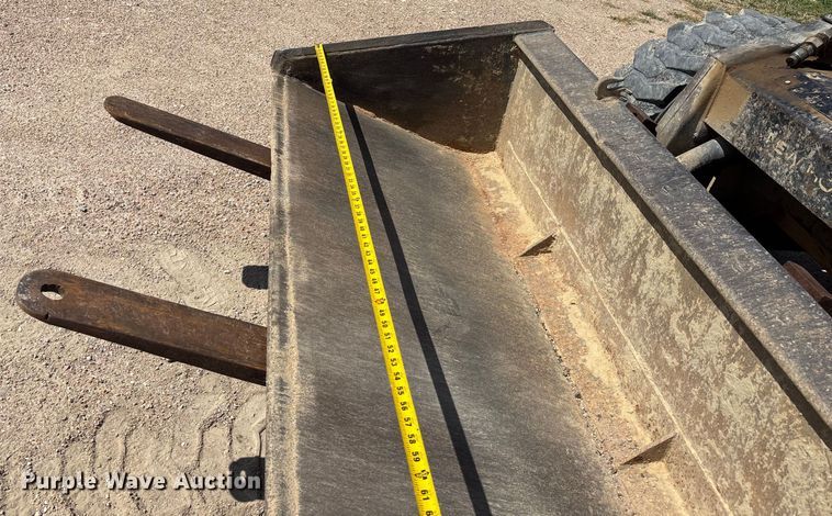 image for item ET8007 1989 New Holland L785 skid steer loader