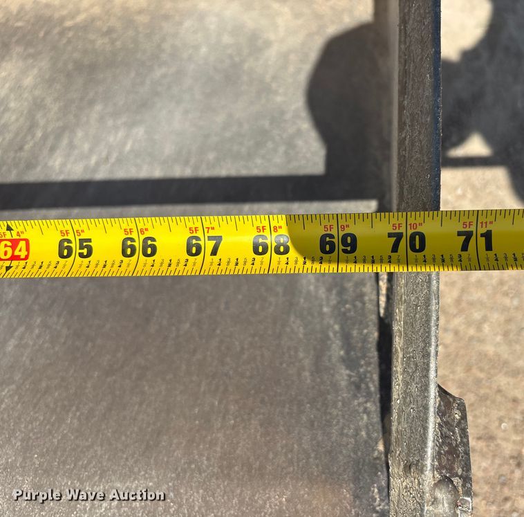 image for item ET8007 1989 New Holland L785 skid steer loader