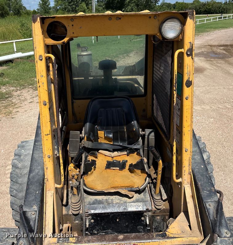 image for item ET8007 1989 New Holland L785 skid steer loader