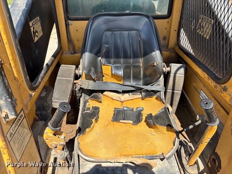image for item ET8007 1989 New Holland L785 skid steer loader
