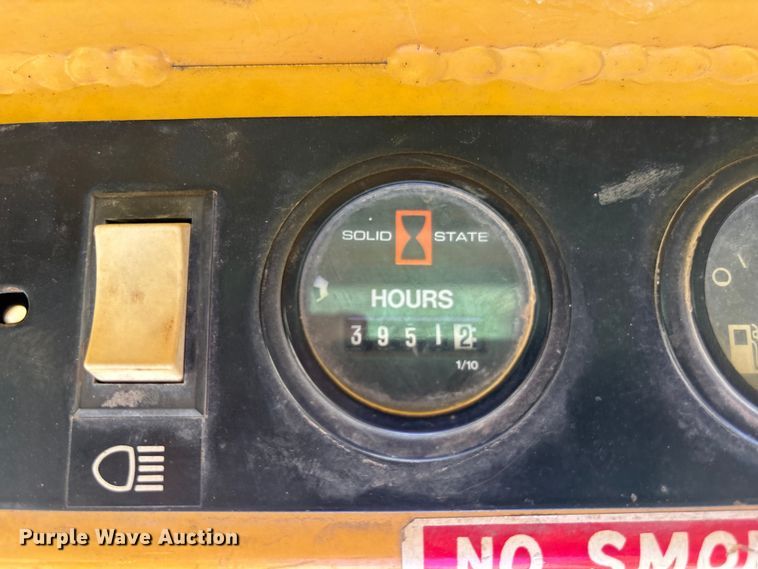 image for item ET8007 1989 New Holland L785 skid steer loader