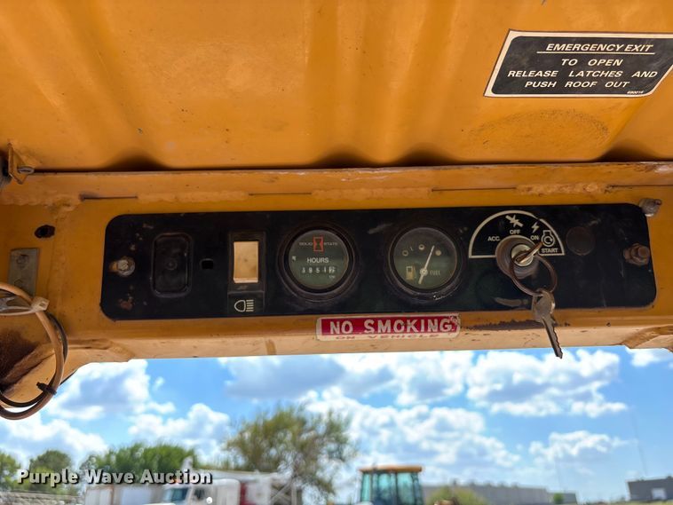 image for item ET8007 1989 New Holland L785 skid steer loader