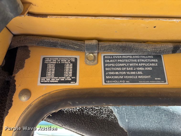 image for item ET8007 1989 New Holland L785 skid steer loader