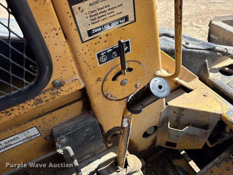 image for item ET8007 1989 New Holland L785 skid steer loader