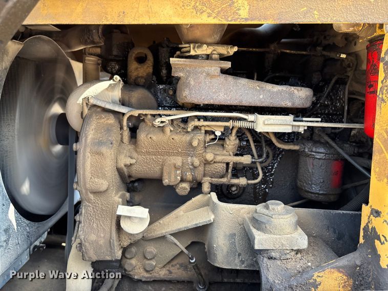 image for item ET8007 1989 New Holland L785 skid steer loader