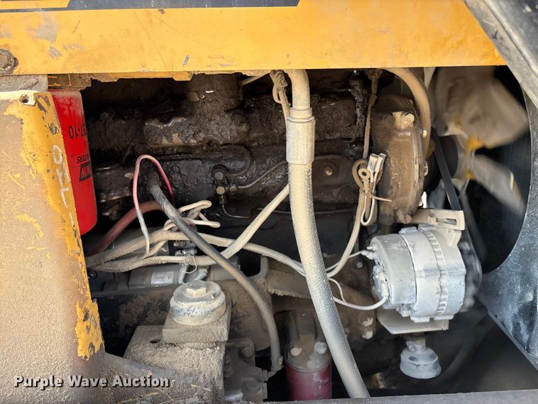 image for item ET8007 1989 New Holland L785 skid steer loader