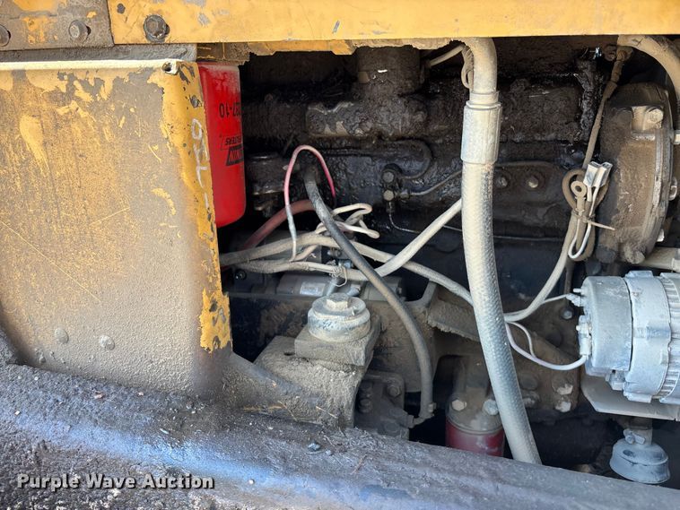 image for item ET8007 1989 New Holland L785 skid steer loader