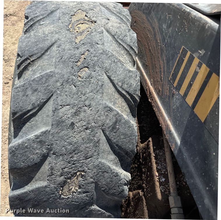 image for item ET8007 1989 New Holland L785 skid steer loader