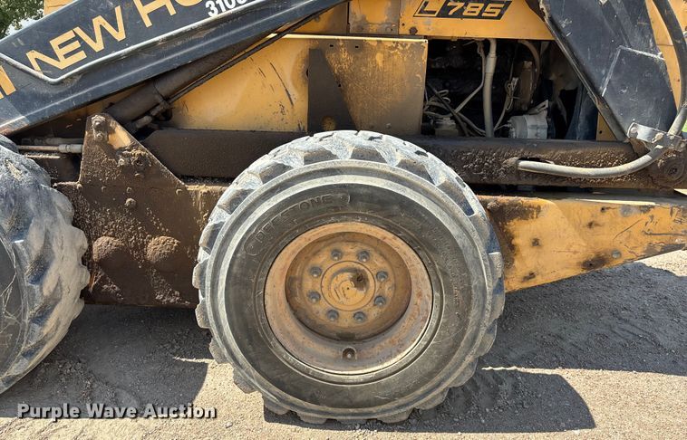 image for item ET8007 1989 New Holland L785 skid steer loader