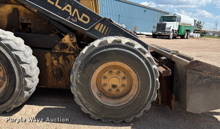 image for item ET8007 1989 New Holland L785 skid steer loader