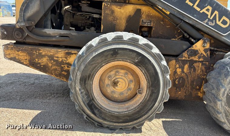 image for item ET8007 1989 New Holland L785 skid steer loader