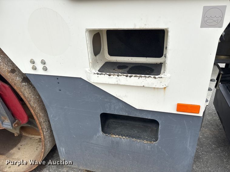 image for item ET8520 2019 Dynapac CC2200 double drum vibratory roller