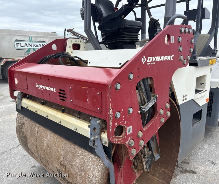 image for item ET8520 2019 Dynapac CC2200 double drum vibratory roller