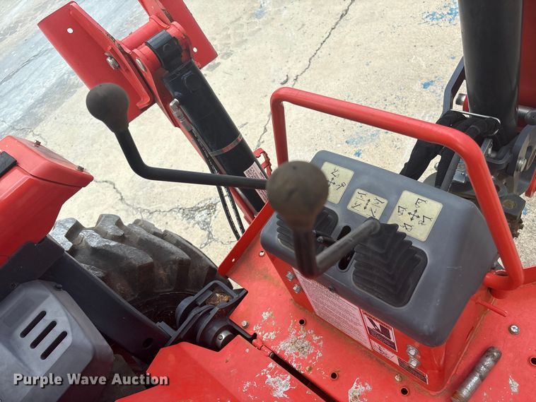 image for item ET8524 2021 Kubota L47 backhoe