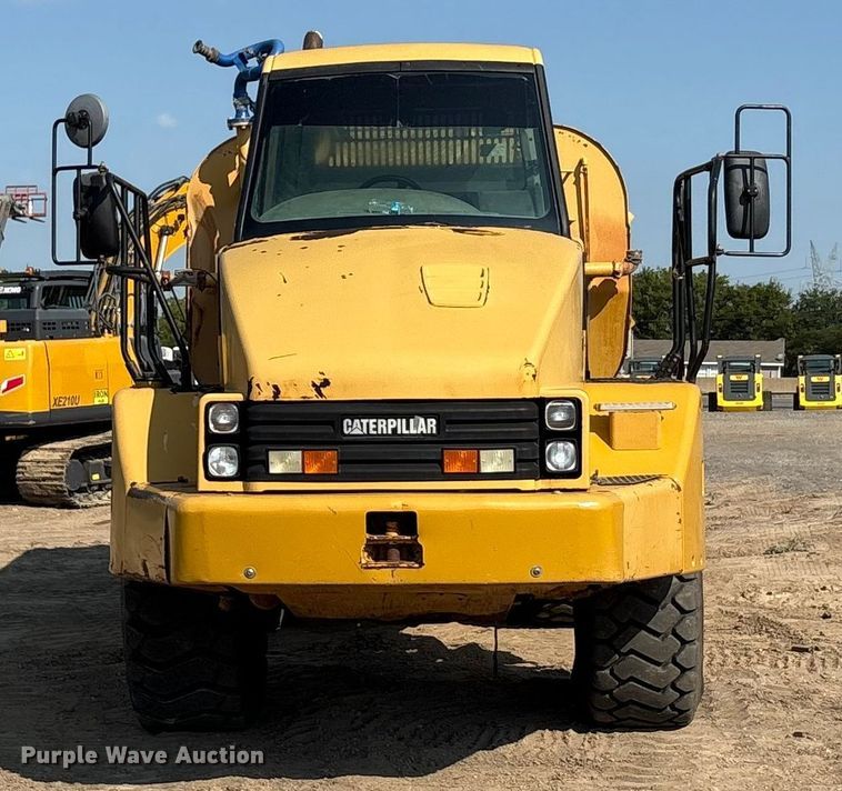 image for item EU0068 2006 Caterpillar 730 water wagon