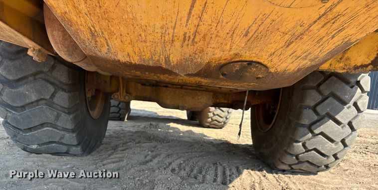 image for item EU0068 2006 Caterpillar 730 water wagon