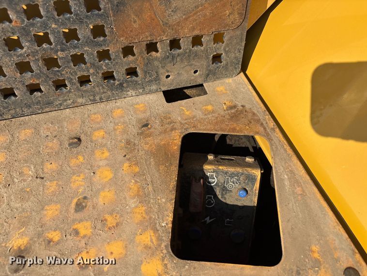 image for item EU0068 2006 Caterpillar 730 water wagon