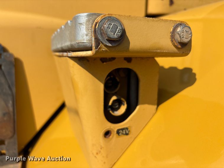 image for item EU0068 2006 Caterpillar 730 water wagon